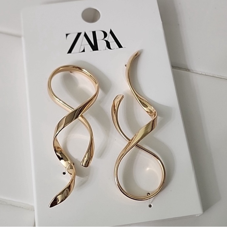 Nwot Zara Gold Toned Earrings 38$